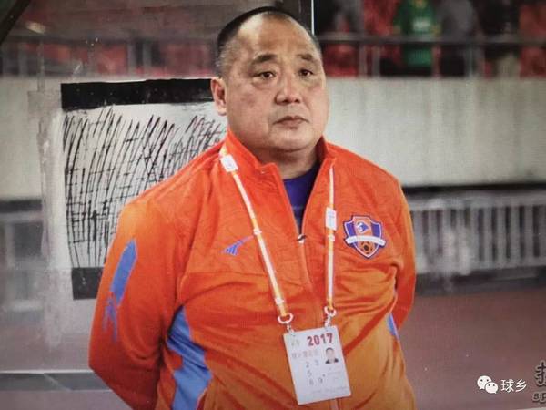  里昂主教练突遭下课，助教暂代指挥权  