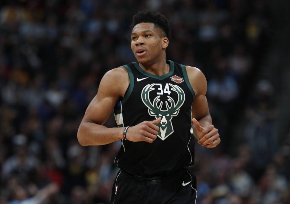  字母哥蝉联MVP，雄鹿再添荣誉勋章  