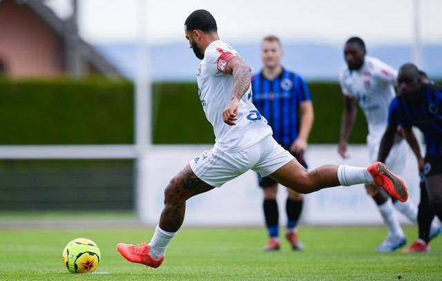  里昂中场大脑复出，助攻帽子戏法助队逆转  